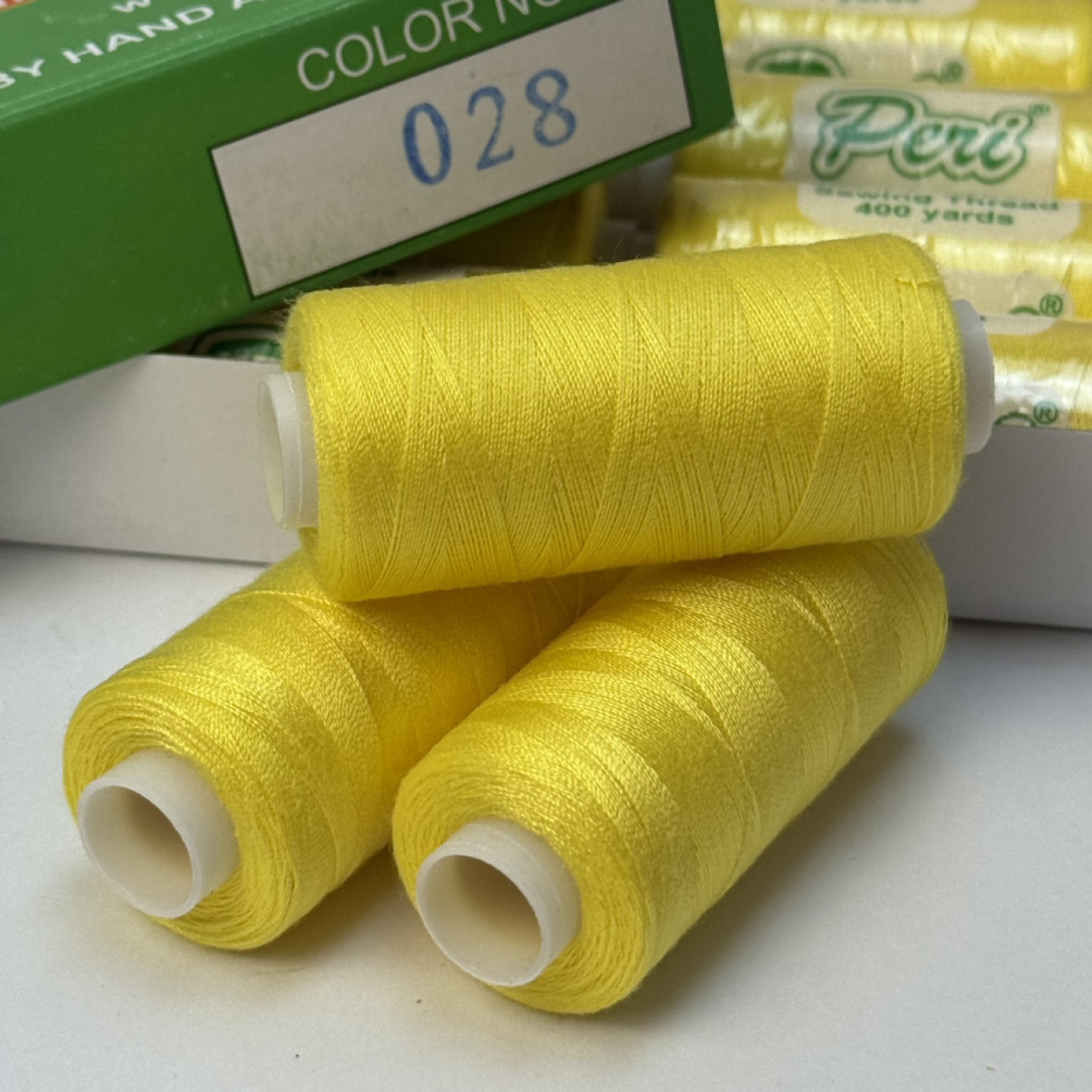 Нитки для шиття Peri 100% поліестер, 40/2, 400Y (№028)