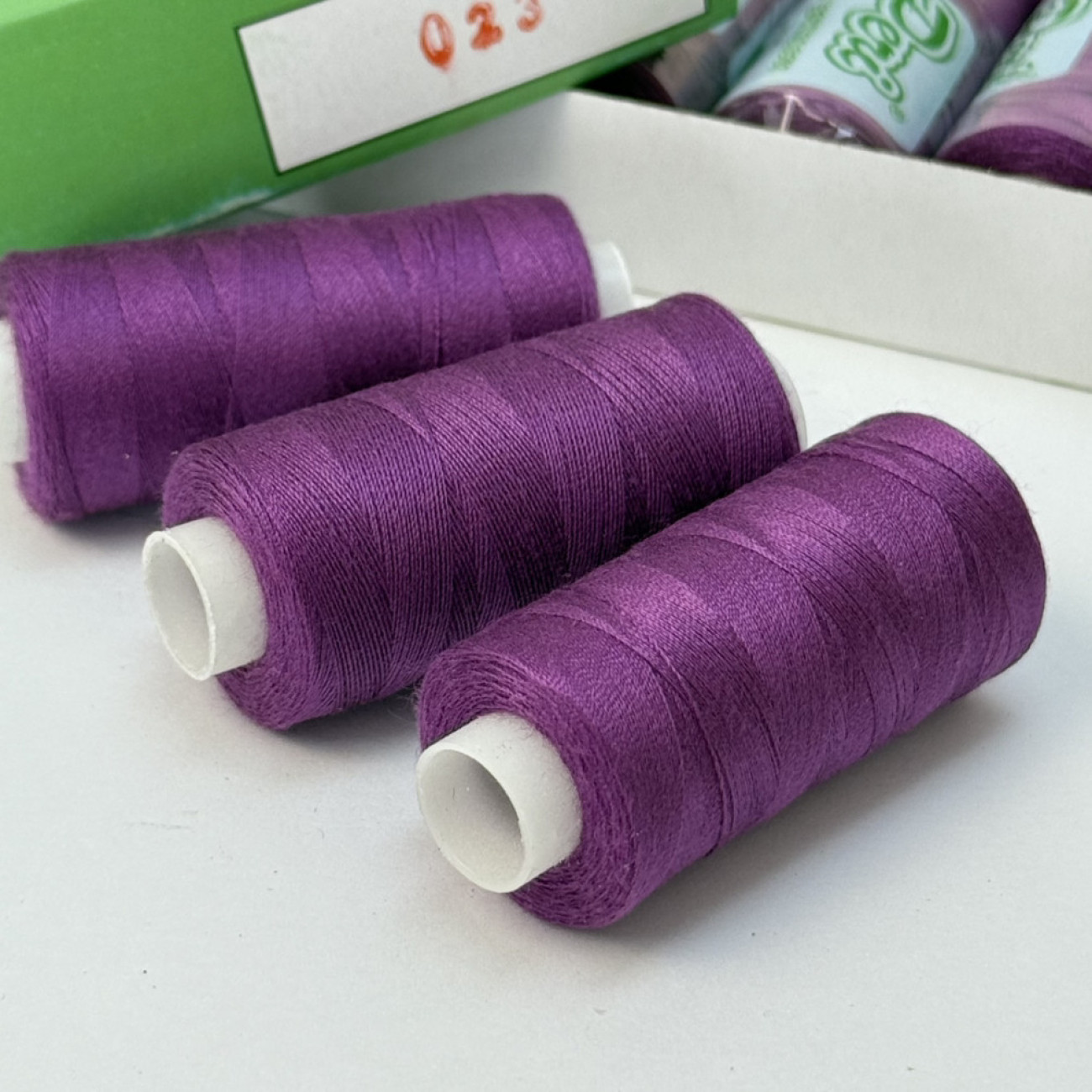 Нитки для шиття Peri 100% поліестер, 40/2, 400Y (№023)