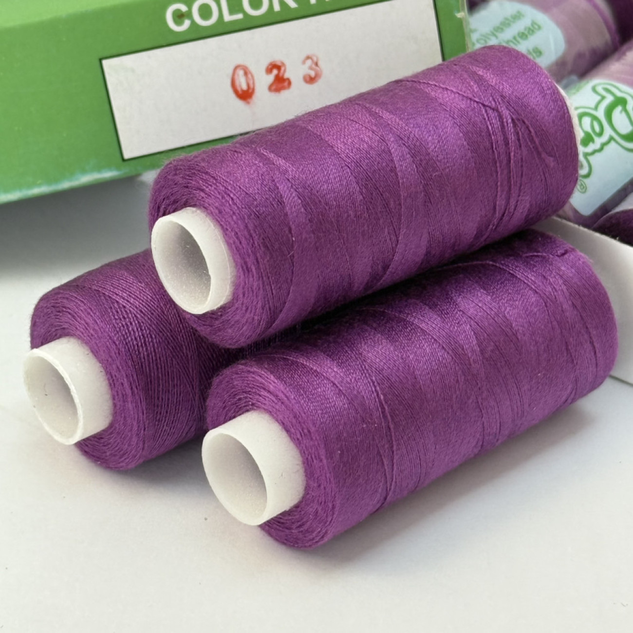 Нитки для шиття Peri 100% поліестер, 40/2, 400Y (№023)