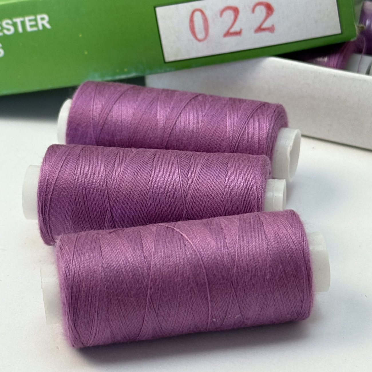 Нитки для шиття Peri 100% поліестер, 40/2, 400Y (№022)