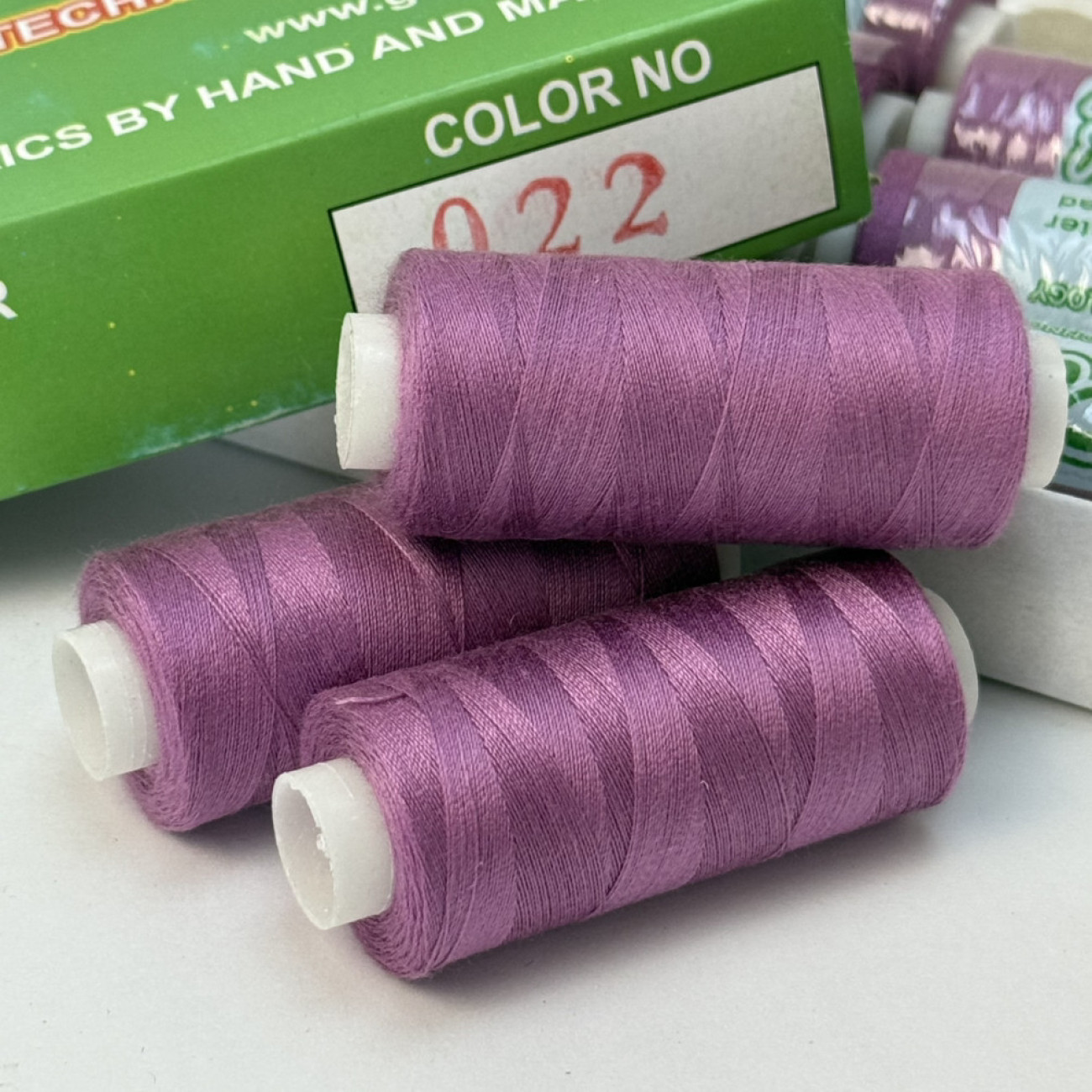 Нитки для шиття Peri 100% поліестер, 40/2, 400Y (№022)