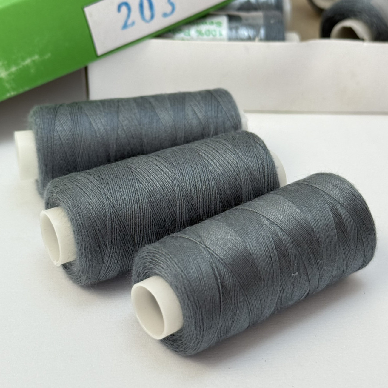 Нитки для шиття Peri 100% поліестер, 40/2, 400Y (№203)