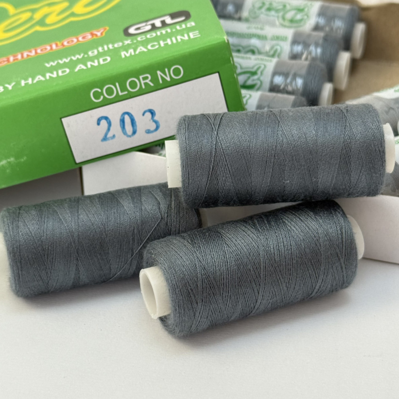 Нитки для шиття Peri 100% поліестер, 40/2, 400Y (№203)