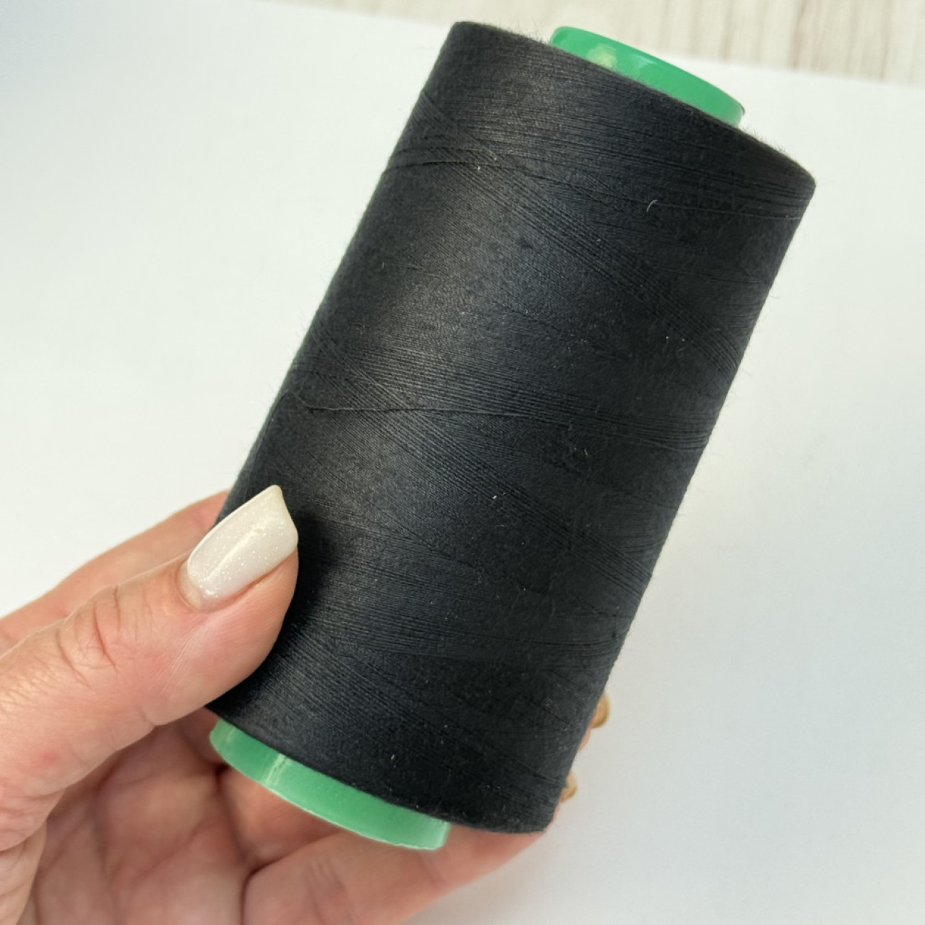 Нитки бобіна 4000 ярдів, чорні — міцні швейні нитки для машинки, оверлока та рукоділля