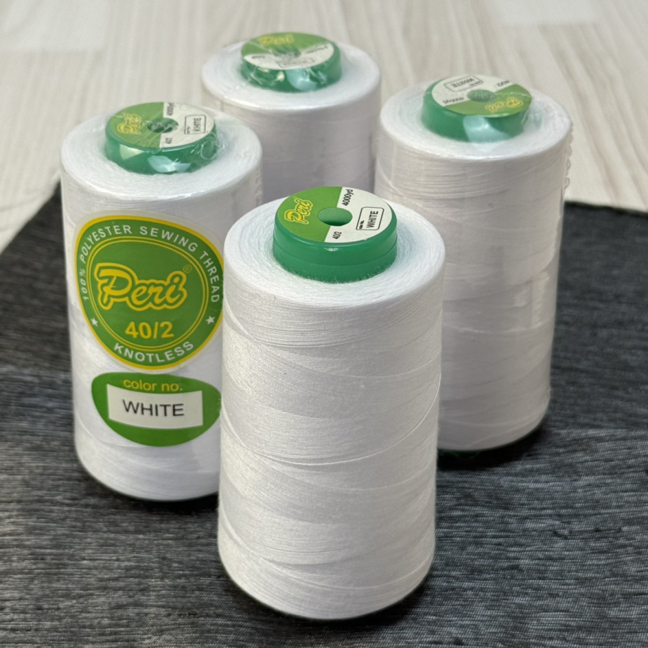Нитки бобіна 4000 ярдів, білі — міцні швейні нитки для машинки, оверлока та рукоділля