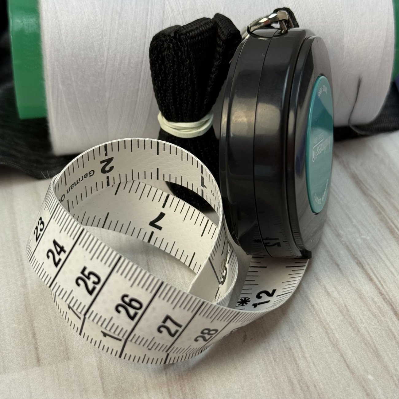 Рулетка, сантиметр кравецький, 150 см, чорна з м'ятною серединкою