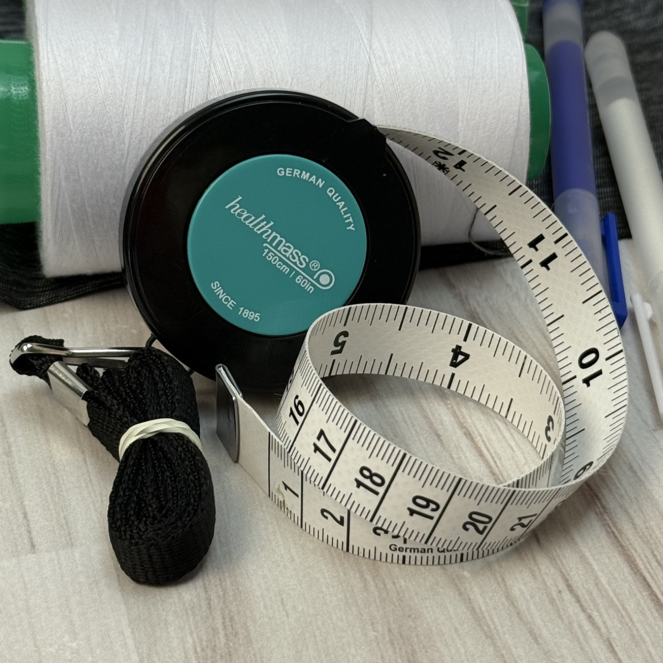 Рулетка, сантиметр кравецький, 150 см, чорна з м'ятною серединкою