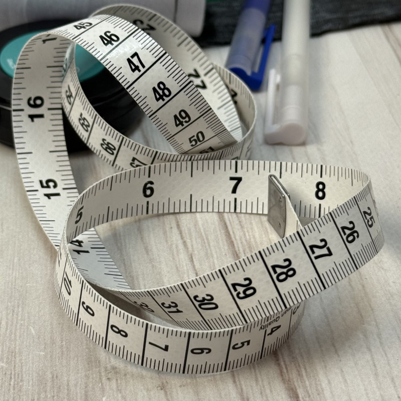 Рулетка, сантиметр кравецький, 150 см, чорна з м'ятною серединкою