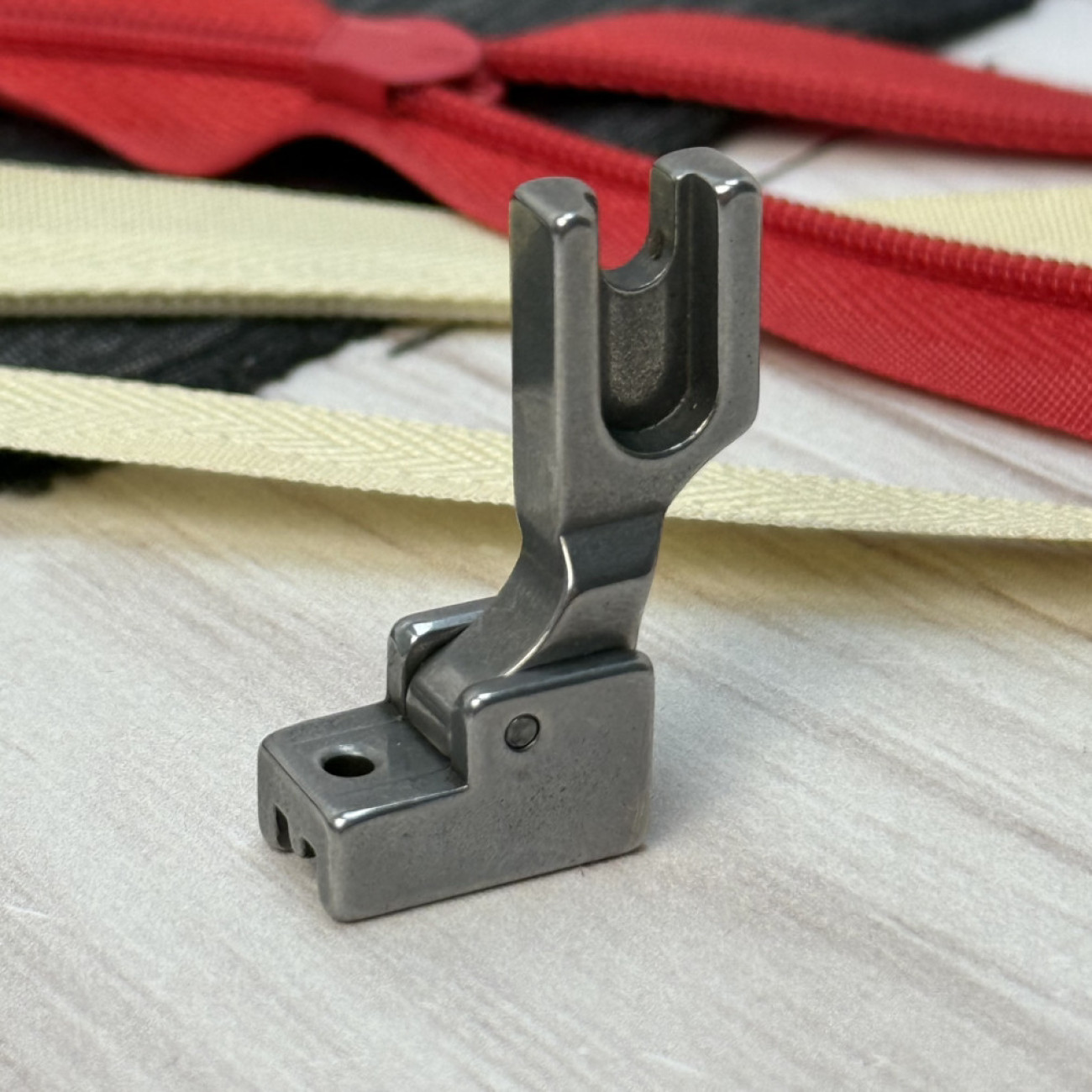 Лапка S518 для вшивання потаємної блискавки для промислових швейних машин
