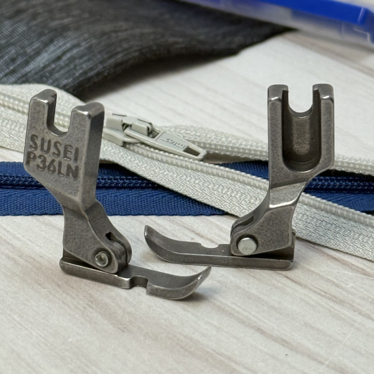 Лапка P36LN для вшивання блискавки одностороння вузька, ліва для промислових швейних машин