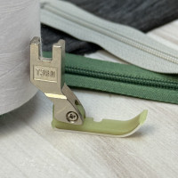 Лапка T36N тефлонова правостороння вузька для вшивання блискавки для промислових швейних машин