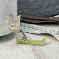 Лапка T36LN тефлонова лівостороння вузька для вшивання блискавки для промислових швейних машин