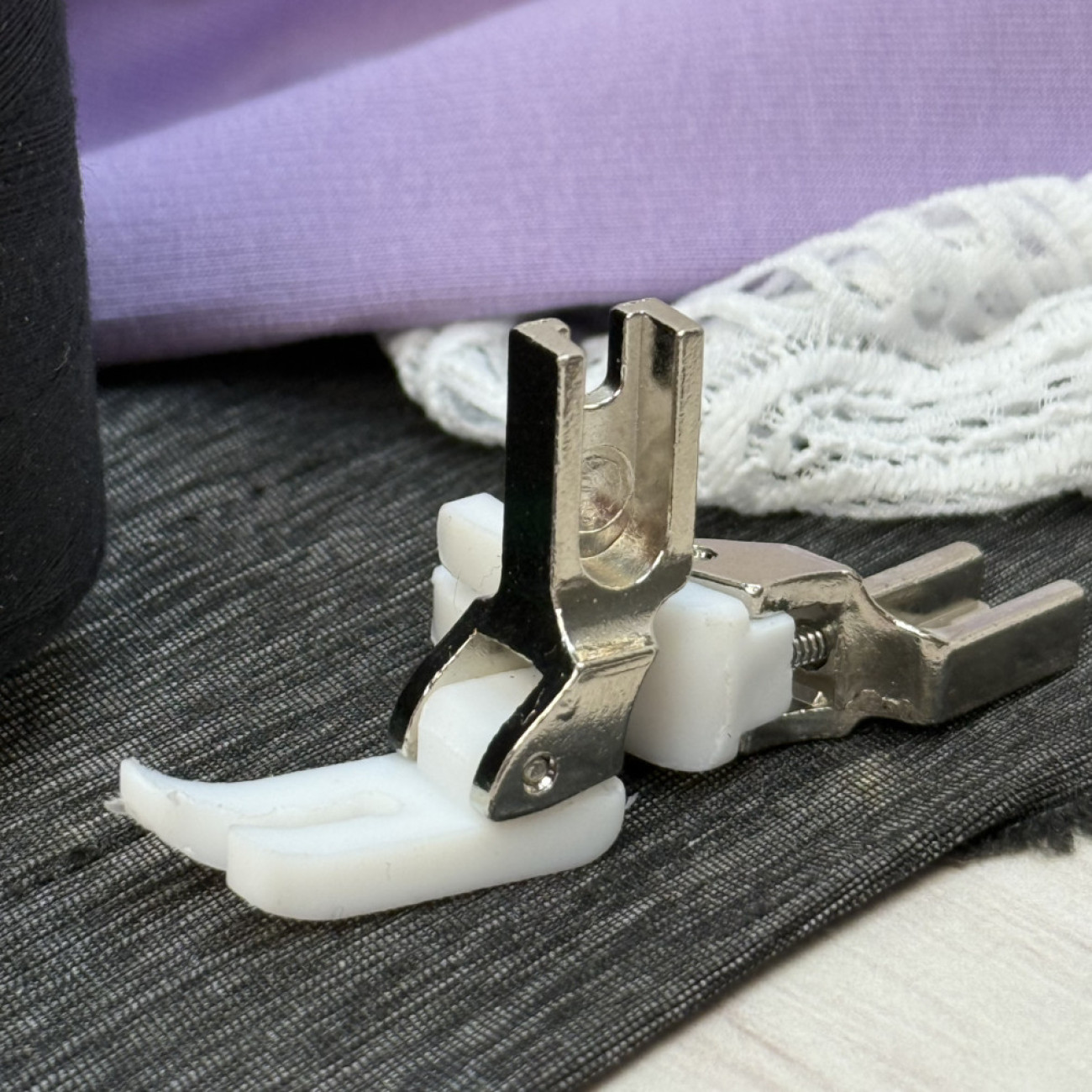 Лапка T35 універсальна фторопластова (ширина підошви 10,5 мм) для промислових швейних машин