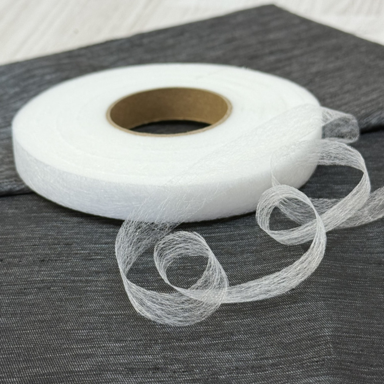 Павутинка клейова 15 мм, моток 100 м, біла