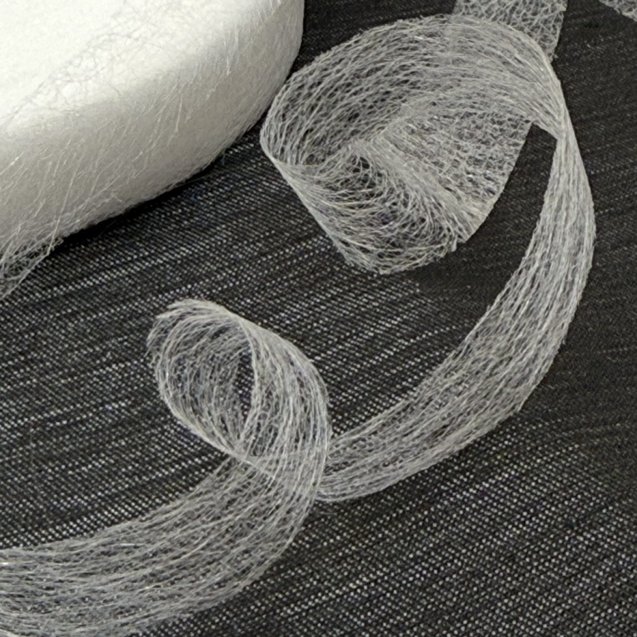 Павутинка клейова 15 мм, моток 100 м, біла