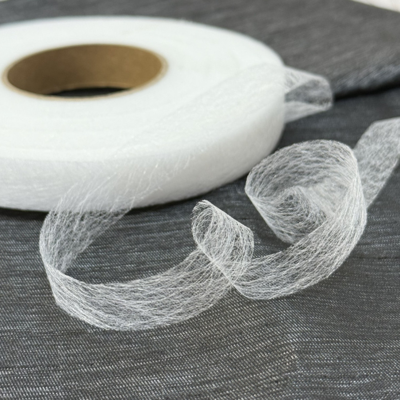 Павутинка клейова 15 мм, моток 100 м, біла