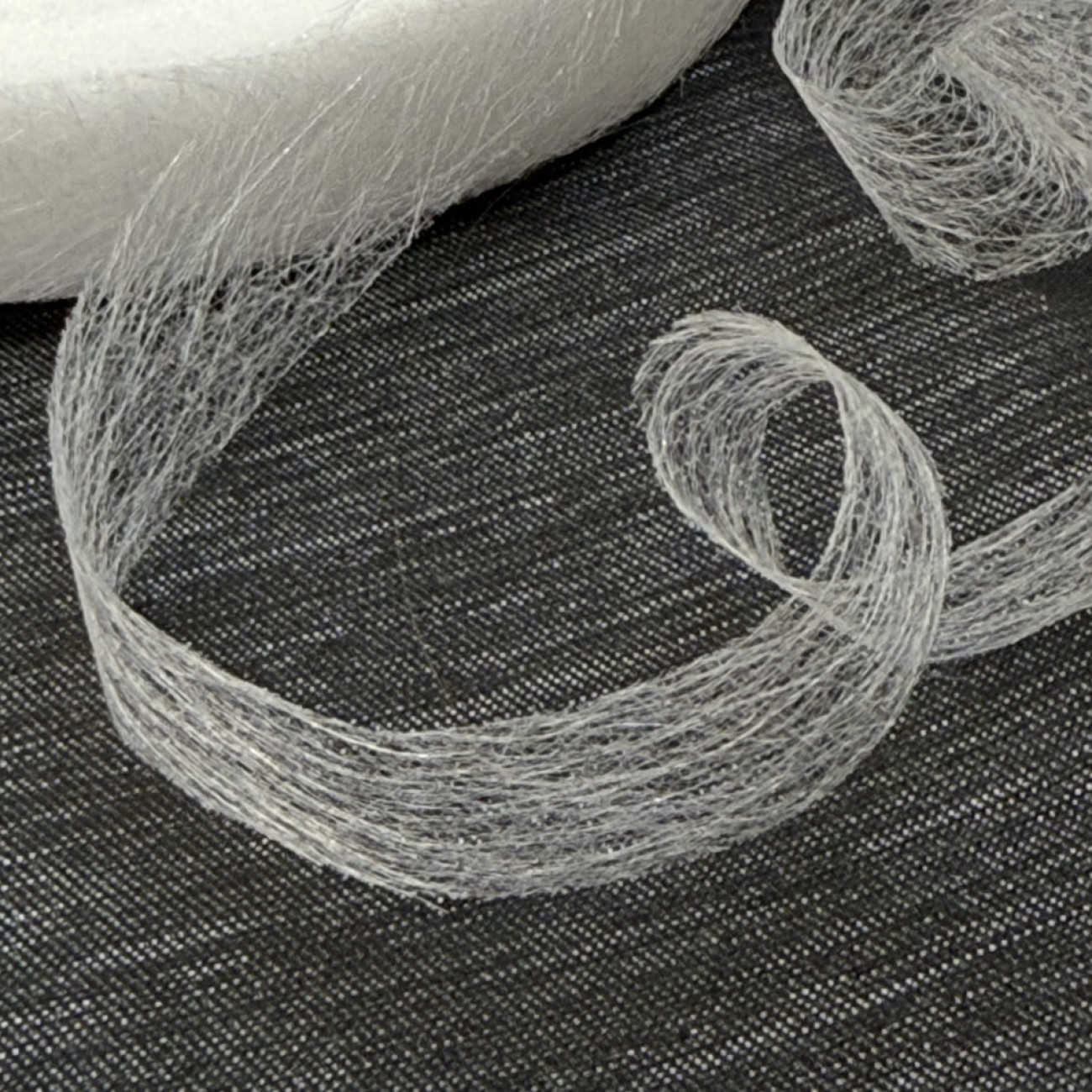 Павутинка клейова 15 мм, моток 100 м, біла