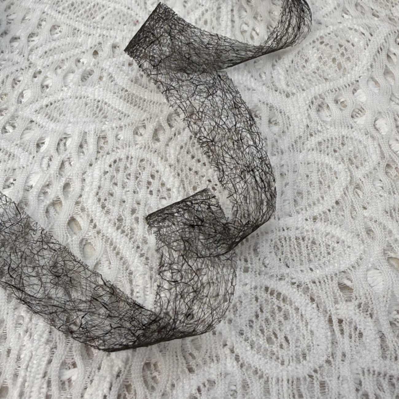 Павутинка клейова 15 мм, моток 100 м, чорна