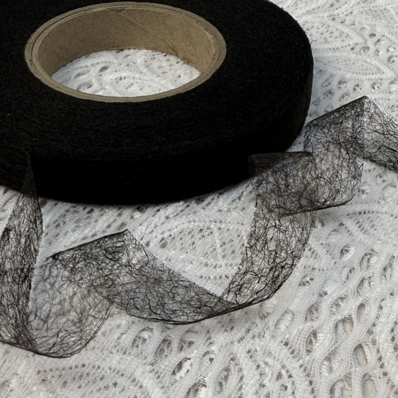 Павутинка клейова 15 мм, моток 100 м, чорна