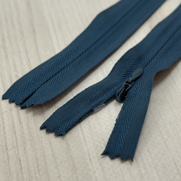 Блискавка потайна 18 см, сіро-синя — прихована застібка для суконь, спідниць, блузок