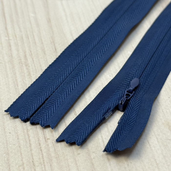 Блискавка потайна 18 см, синя — прихована застібка для суконь, спідниць, блузок