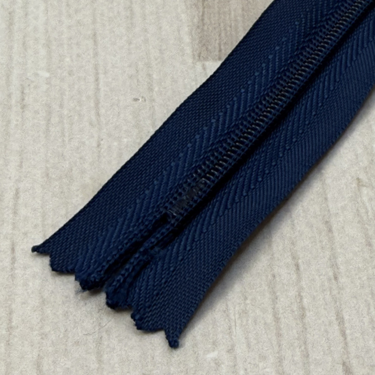 Блискавка потайна 18 см, синя — прихована застібка для суконь, спідниць, блузок