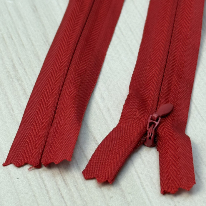 Блискавка потайна 18 см, червона — прихована застібка для суконь, спідниць, блузок