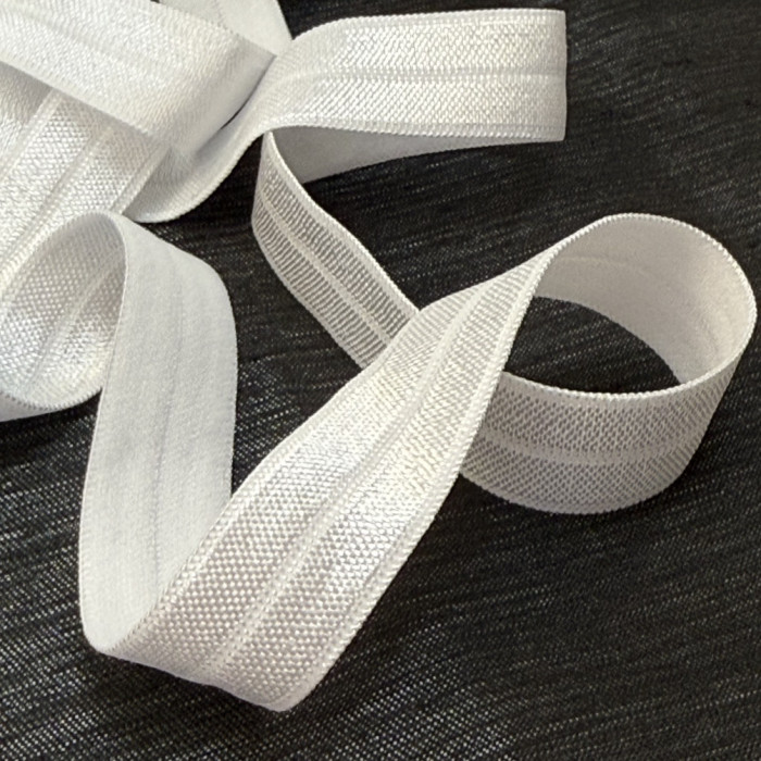 Стрейчева бейка (пополамка) 1,5 см, біла — еластична тасьма для обробки зрізів і шиття