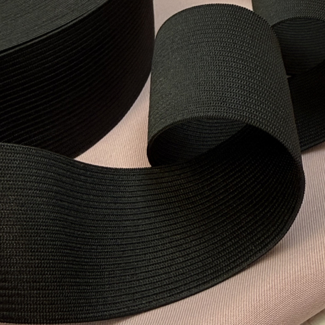 Резинка для поясу 4 см чорна — еластична тасьма для одягу, шиття та рукоділля