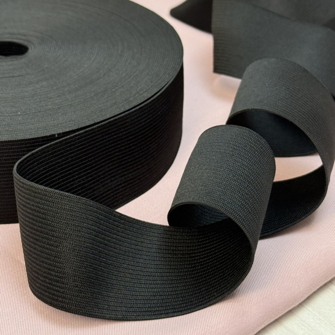 Резинка для поясу 4 см чорна — еластична тасьма для одягу, шиття та рукоділля