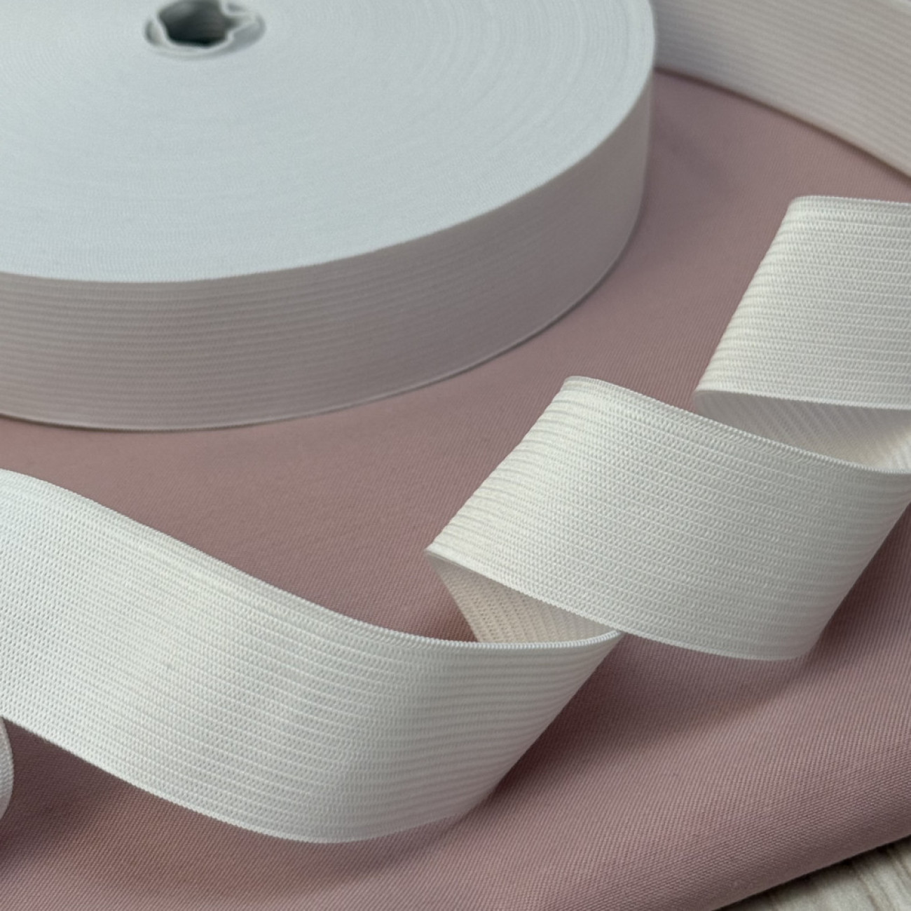 Резинка для поясу 3 см біла — еластична тасьма для одягу, шиття та рукоділля