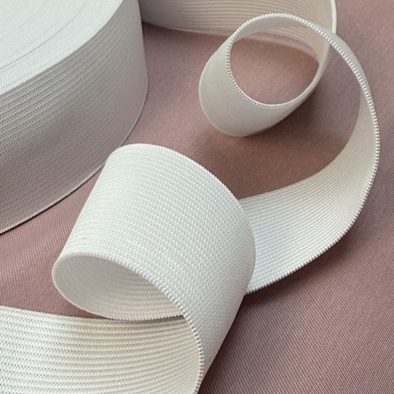 Резинка для поясу 4 см біла — еластична тасьма для одягу, шиття та рукоділля