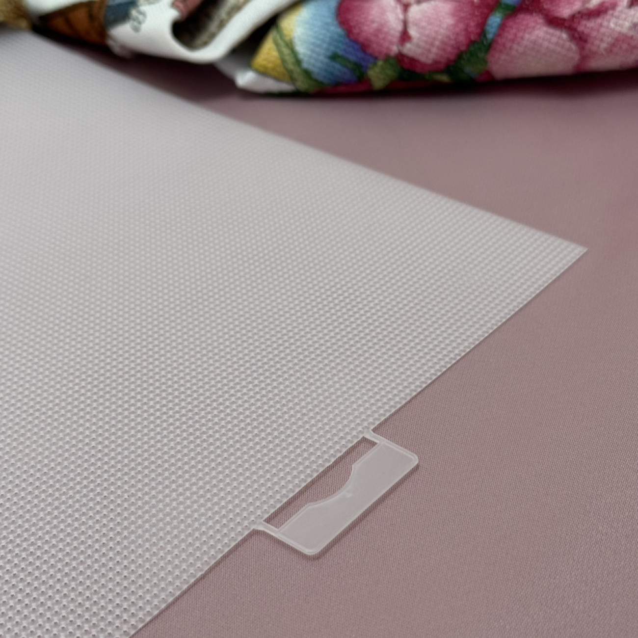 Канва пластикова біла 21×28 см, каунт 14 — основа для вишивки та рукоділля