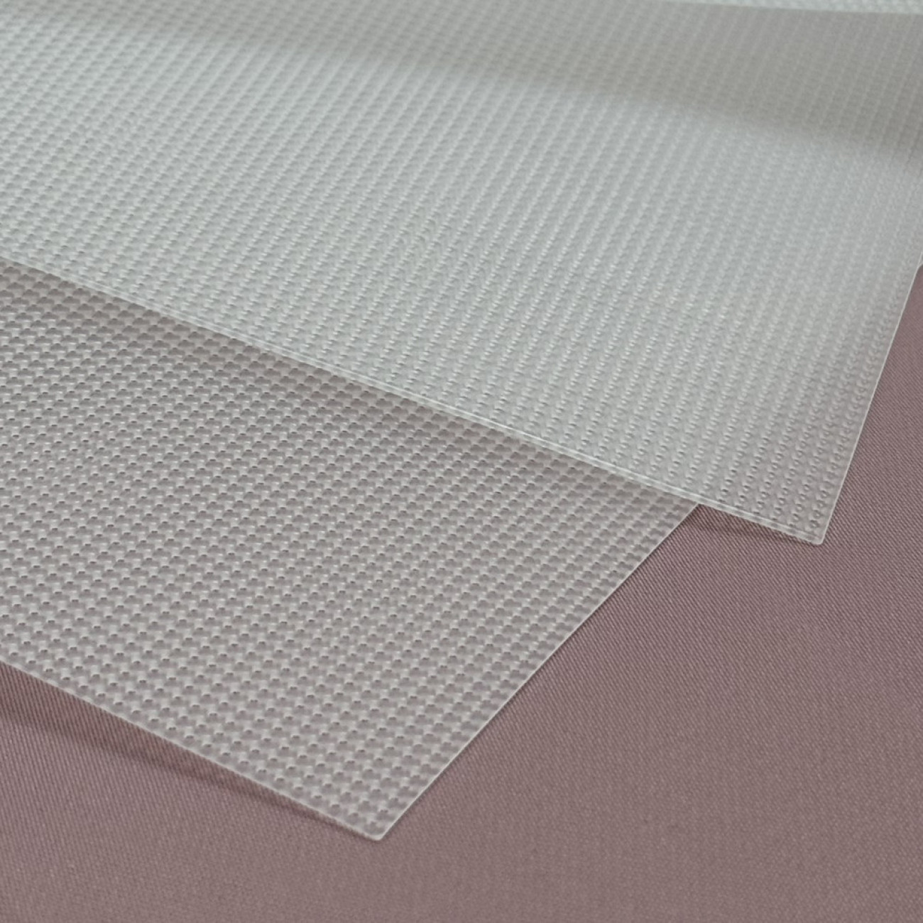 Канва пластикова біла 21×28 см, каунт 14 — основа для вишивки та рукоділля