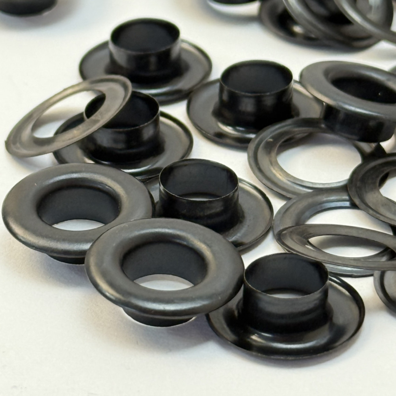 Люверс 10мм (чорні)