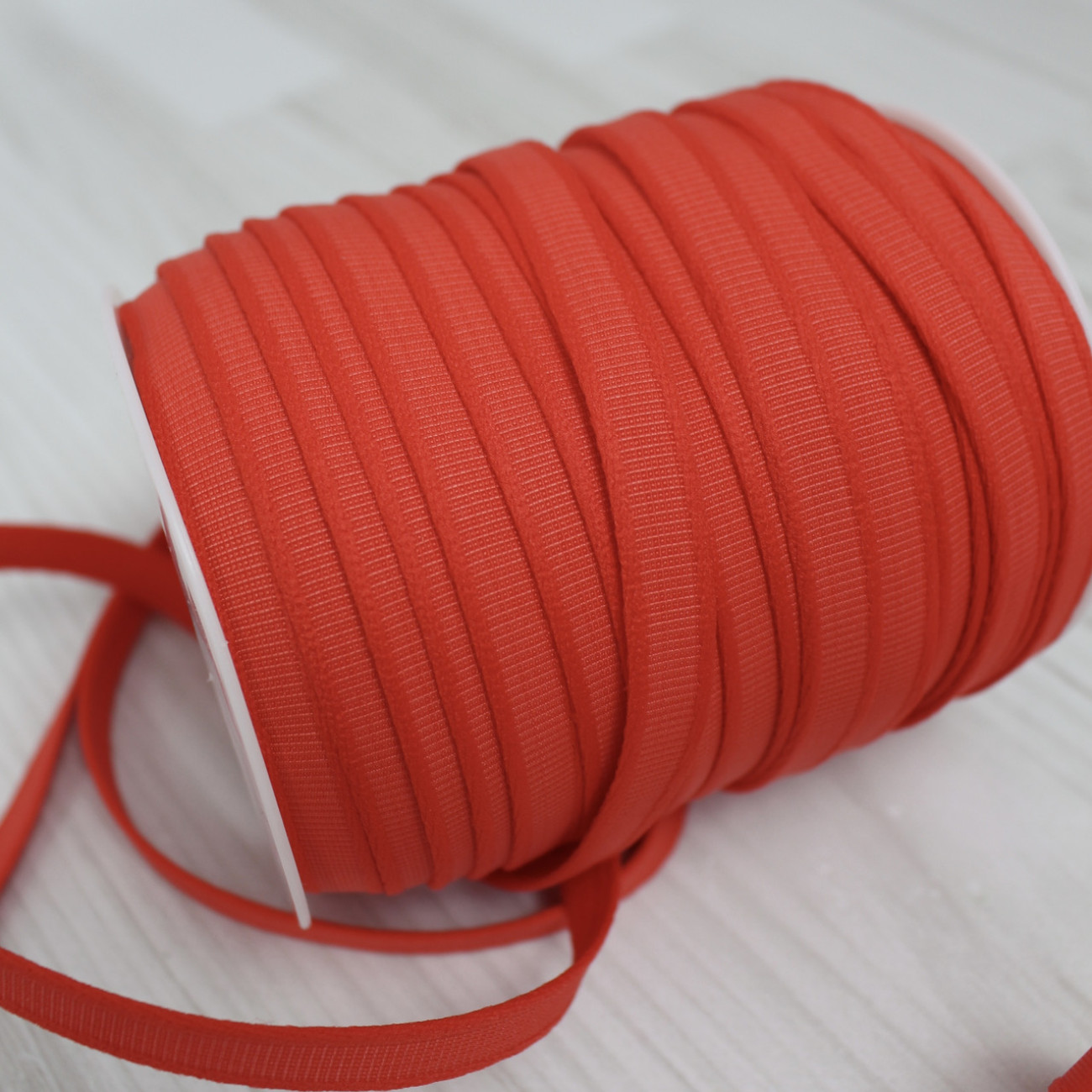 Тунельна стрічка для корсетів і білизни червона 1 см — купити для шиття