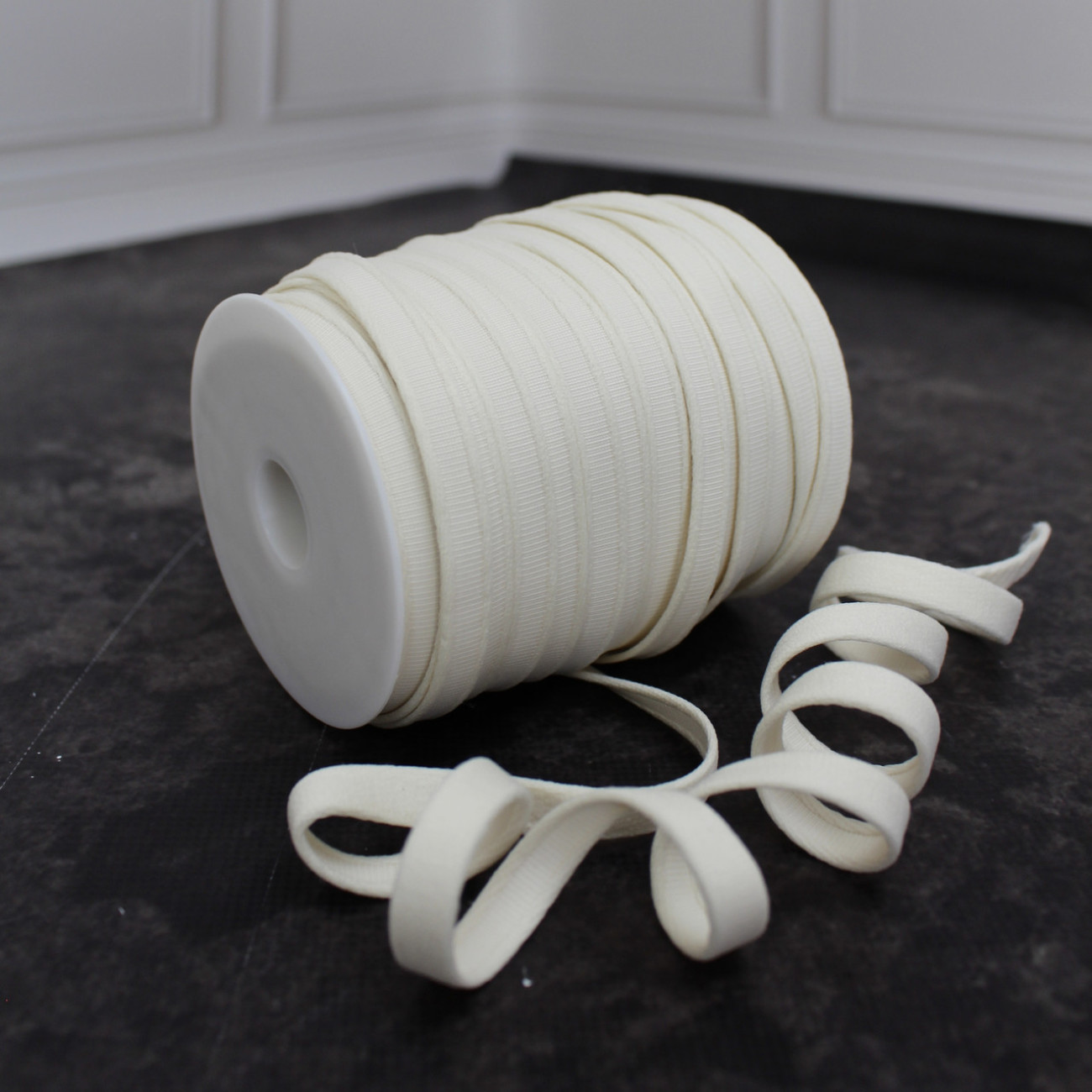 Тунельна стрічка для корсетів і білизни молочна 1 см — купити для шиття