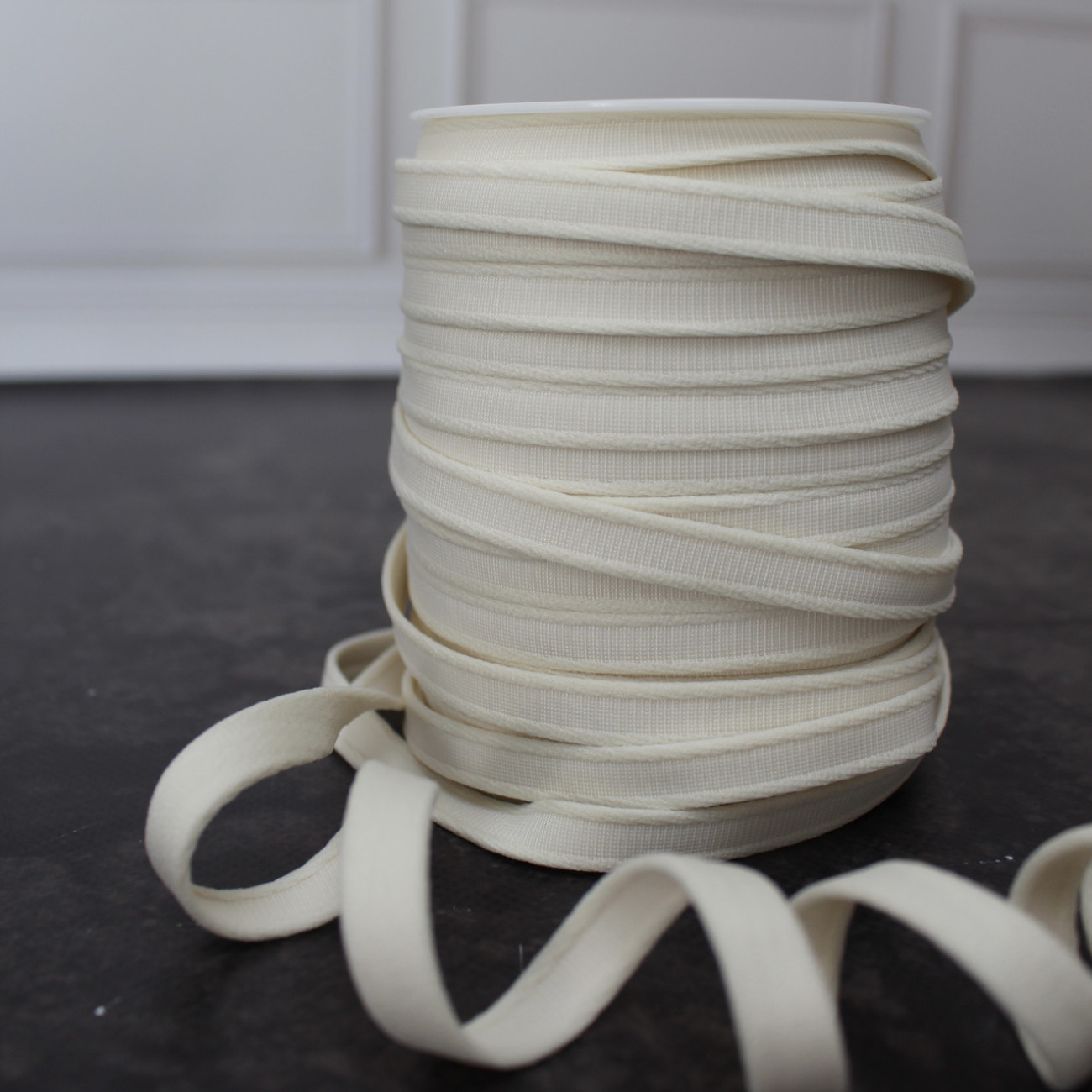 Тунельна стрічка для корсетів і білизни молочна 1 см — купити для шиття