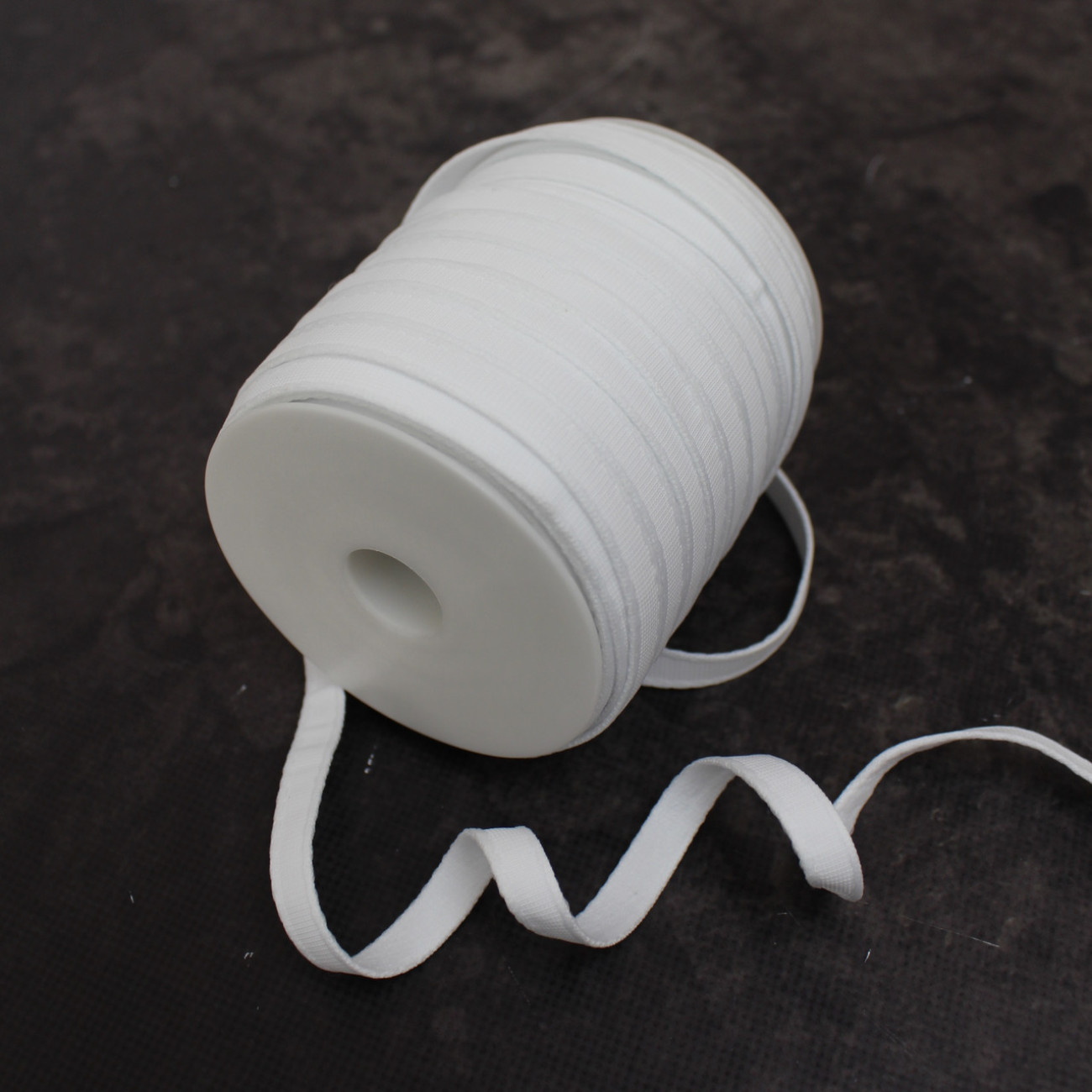 Тунельна стрічка для корсетів і білизни біла 1 см — купити для шиття