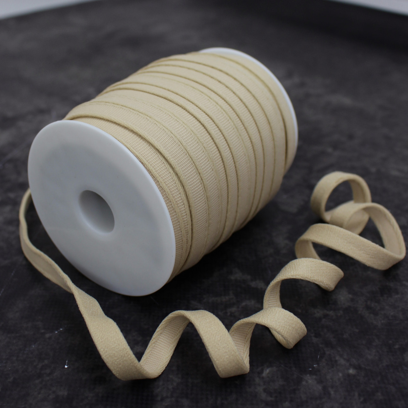 Тунельна стрічка для корсетів і білизни бежева 1 см — купити для шиття