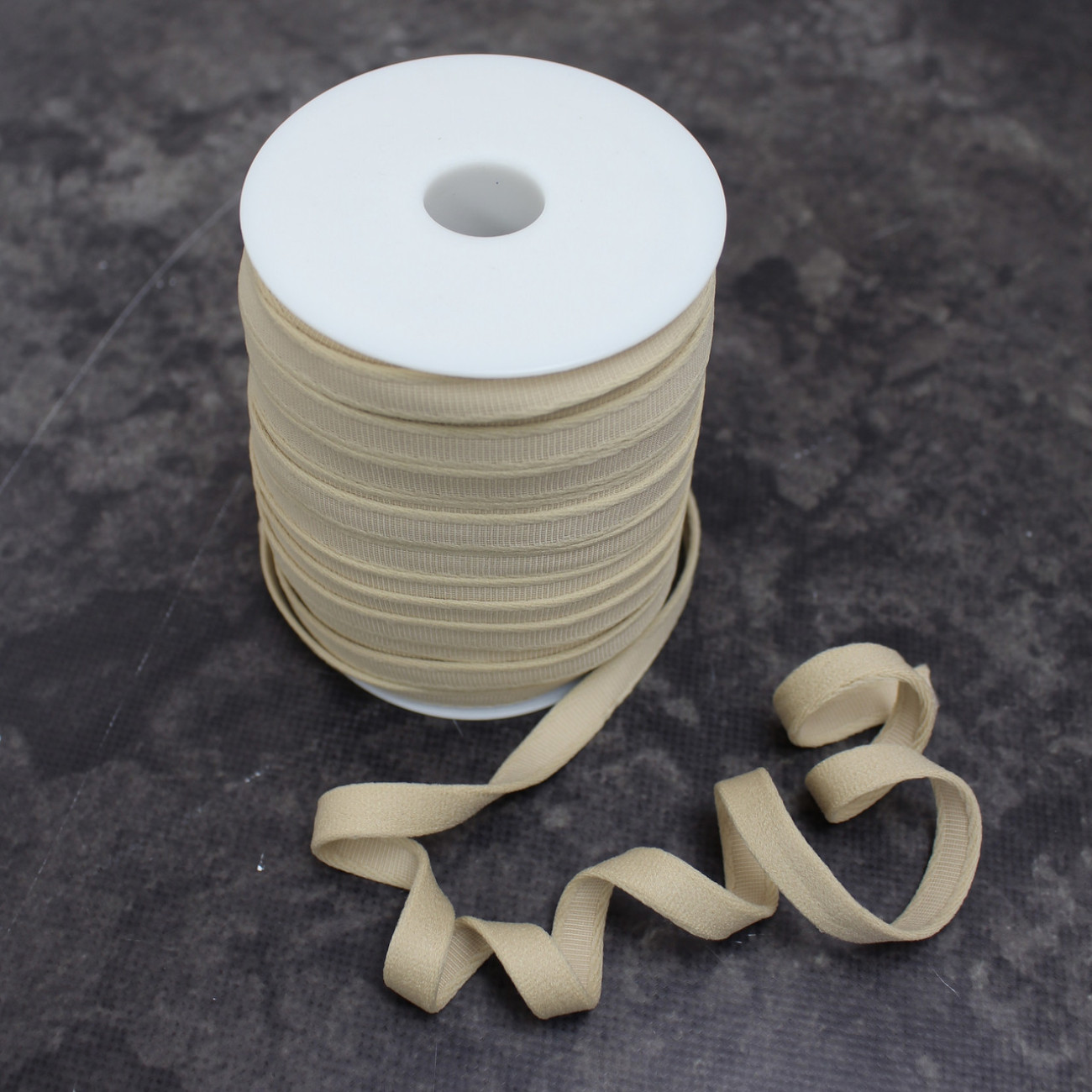 Тунельна стрічка для корсетів і білизни бежева 1 см — купити для шиття