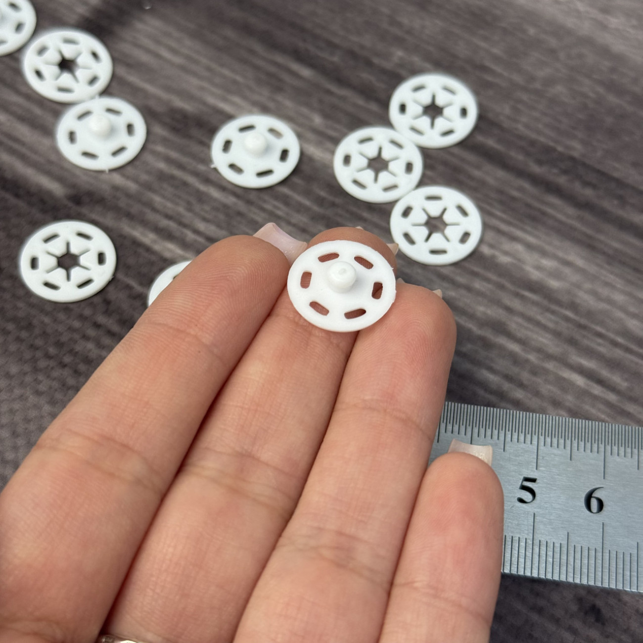 Набір кнопок пришивних пластикових 15 мм білих (6шт)