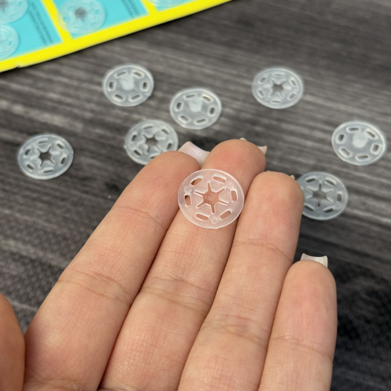 Набір кнопок пришивних пластикових 15 мм прозорих (6шт)
