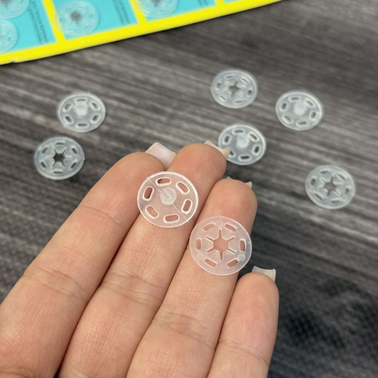 Набір кнопок пришивних пластикових 15 мм прозорих (6шт)
