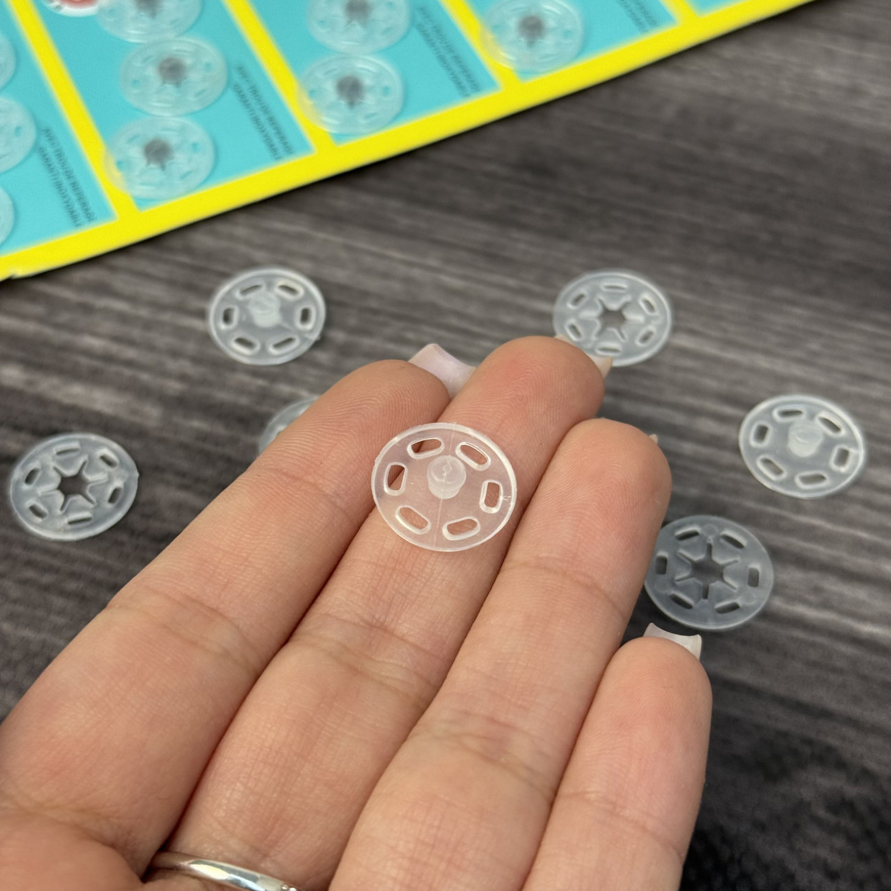 Набір кнопок пришивних пластикових 15 мм прозорих (6шт)