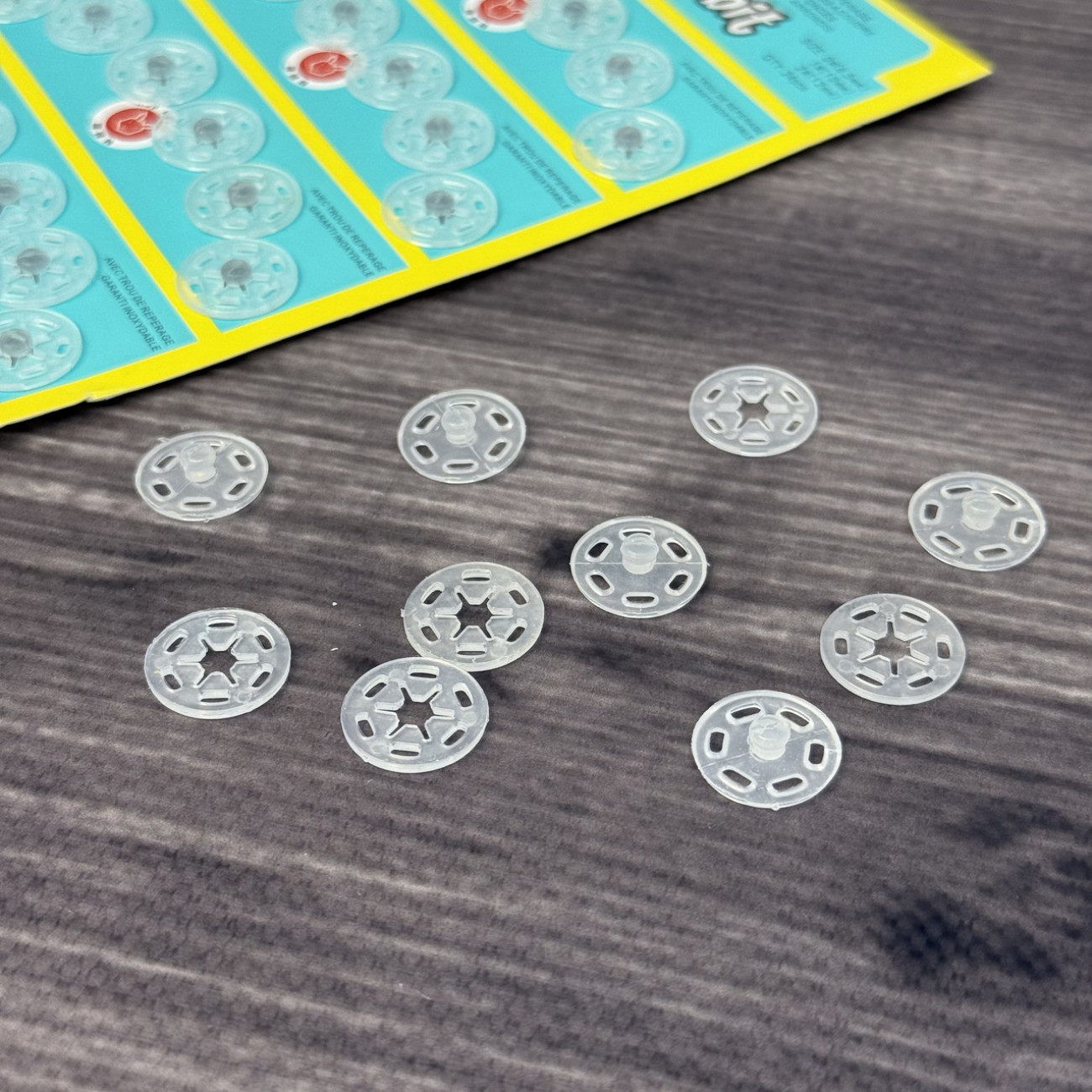 Набір кнопок пришивних пластикових 15 мм прозорих (6шт)