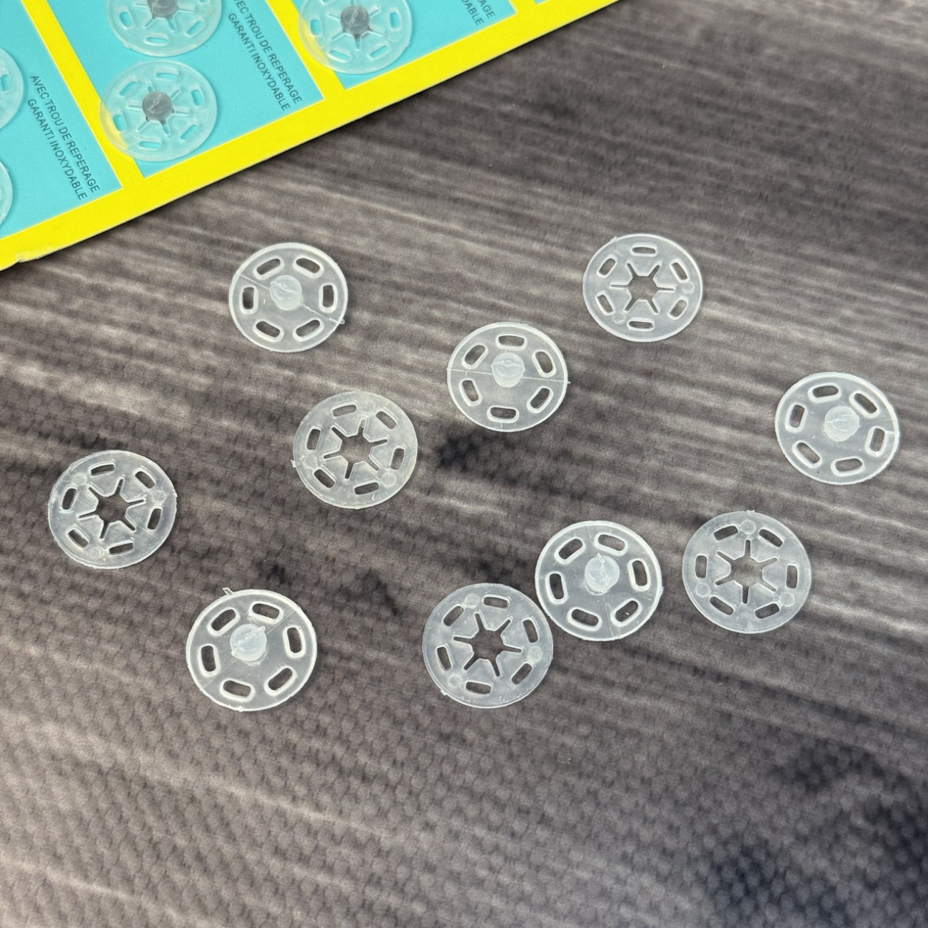 Набір кнопок пришивних пластикових 15 мм прозорих (6шт)