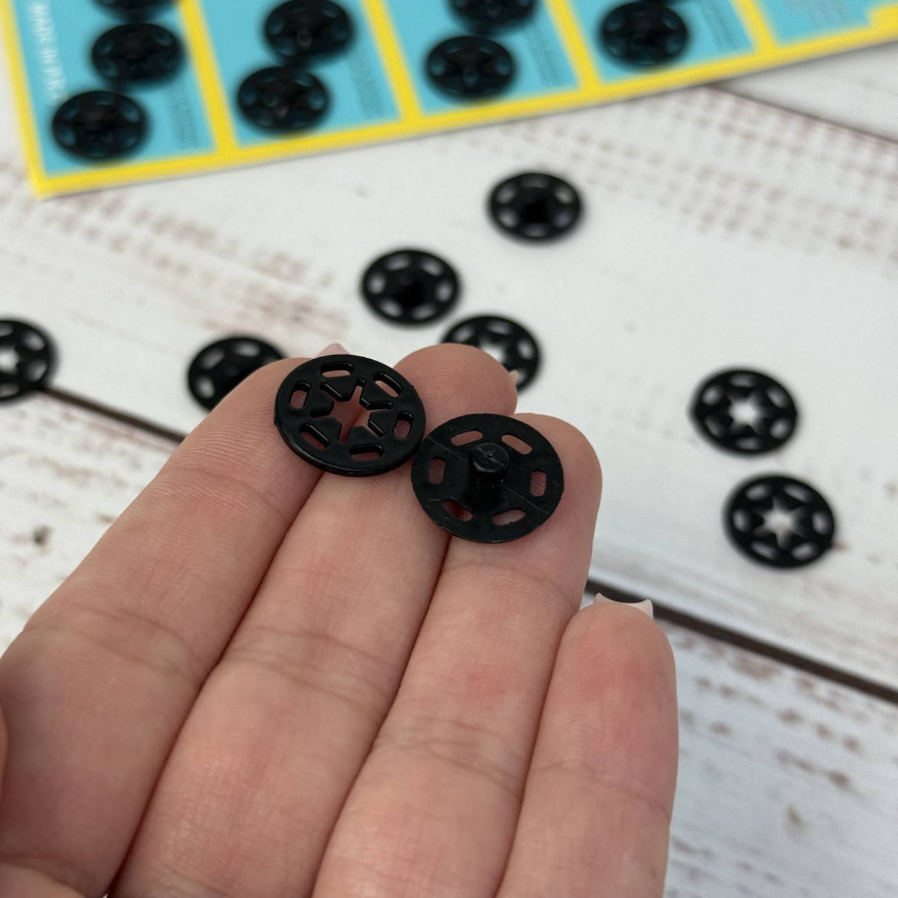 Набір кнопок пришивних пластикових 15 мм чорних (6шт)
