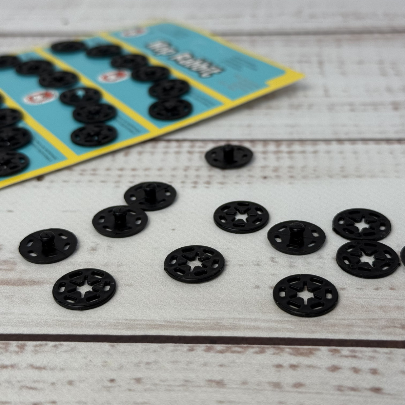 Набір кнопок пришивних пластикових 15 мм чорних (6шт)