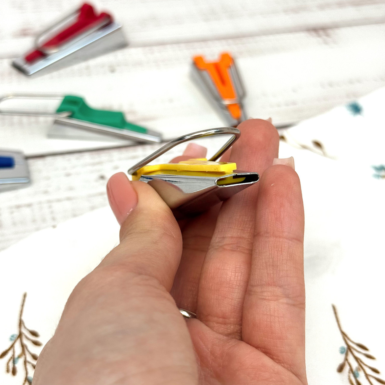 Бандформер 12 мм - пристрій для формування косої бейки